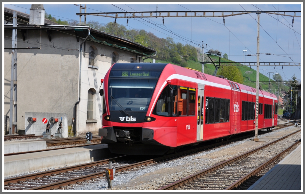 RABe 526 264 der BLS in Huttwil. (15.04.2011)