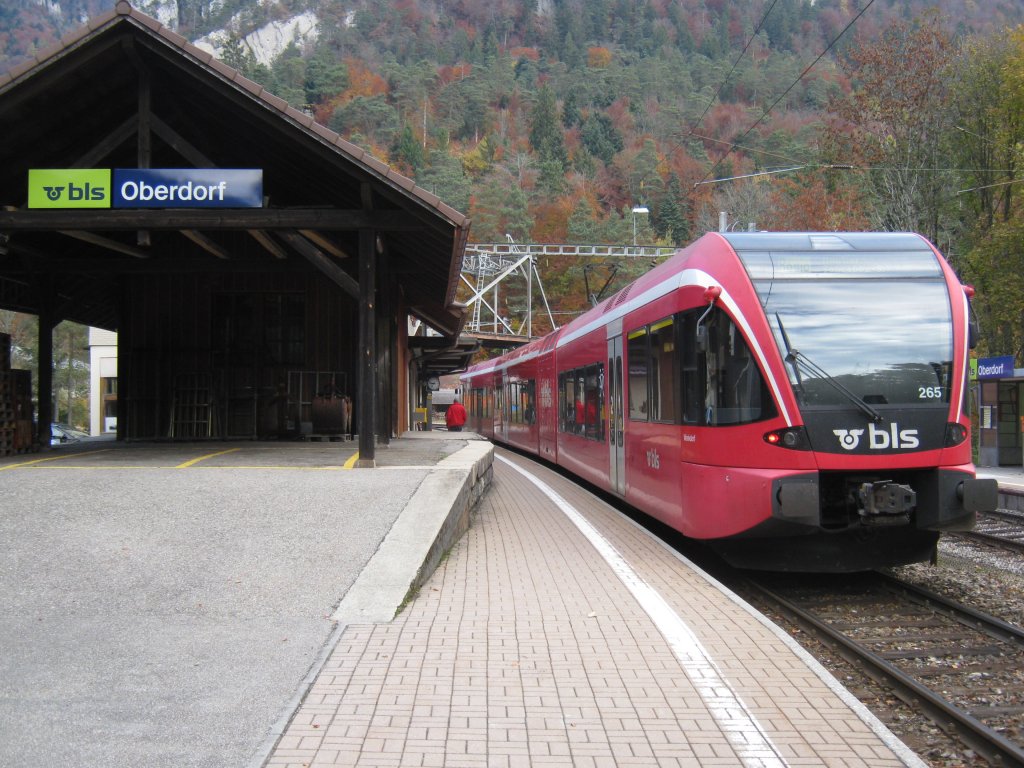RABe 526 265 als Regio 5225 im Bahnhof Oberdorf, 31.10.2010.