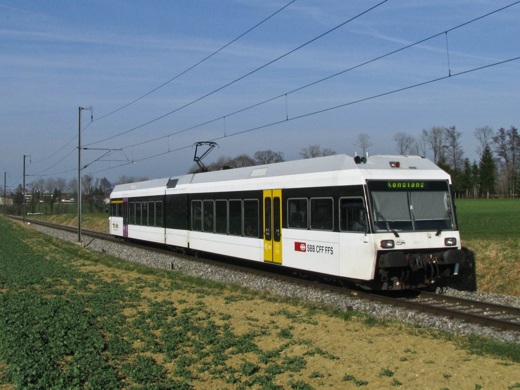 RABe 526 686 als R 25868 (Weinfelden-Konstanz) kurz vor der Ankunft in Siegershausen, wo die Kreuzung mit dem IR nach Biel stattfindet. (24.Mrz 2011)