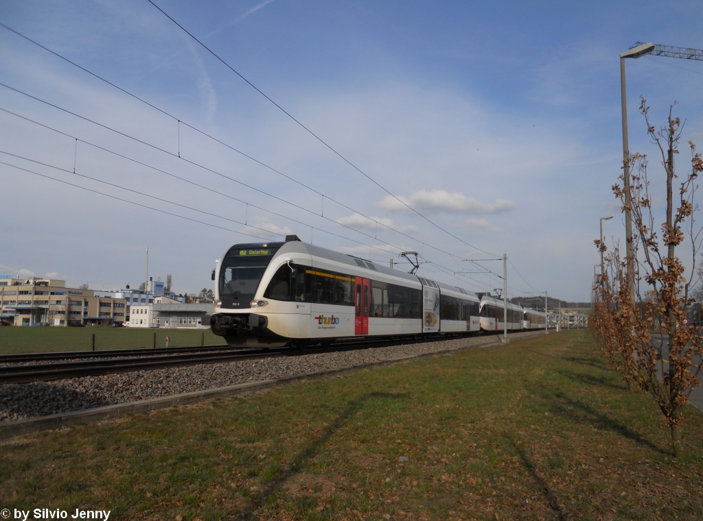 RABe 526 702-6 ''Frauenfeld'', 526 751-3 und 526 759-6 am 14.3.2011 in Hegi als S35 nach Winterthur