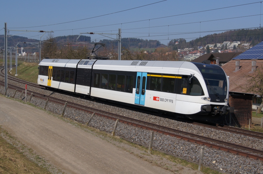 RABe 526 736-4 fhrt am 16.3.12 von Eschlikon Richtung Sirnach.
