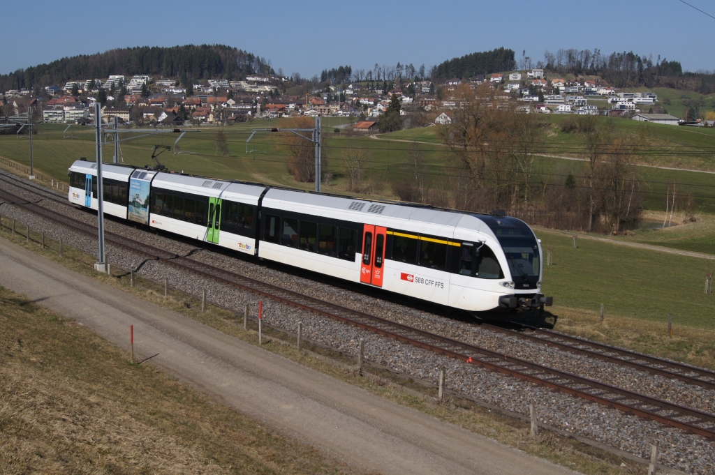 RABe 526 753-9 befindet sich am 16.3.12 bei Eschlikon.