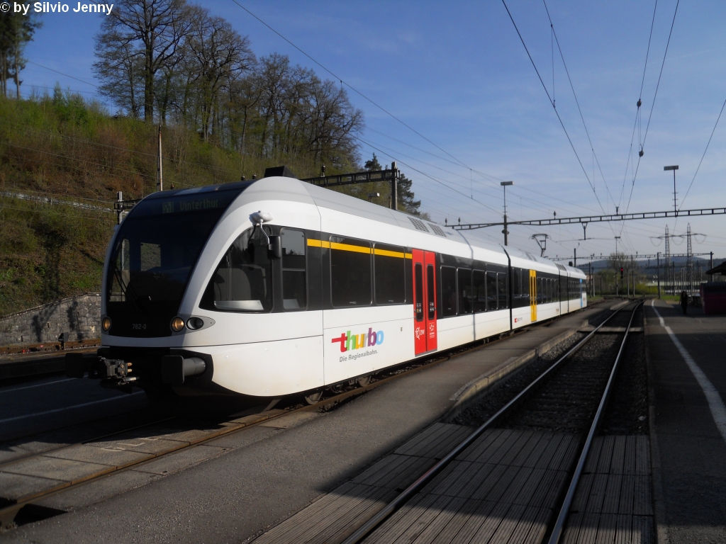 RABe 526 762-0 am 21.4.2010 in Koblenz AG. Auch im tiefen Kanton Aargau konnte Thurbo Fuss fassen. Dies nicht nur mit der S41 nach Winterthur, sondern auch mit Regios Koblenz - Baden.