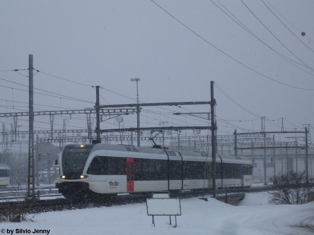 RABe 526 764-6 am 29.1.2010 bei der UA Oberwinterthur unterwegs bei dichtem Schneetreiben als S30 nach Weinfelden.