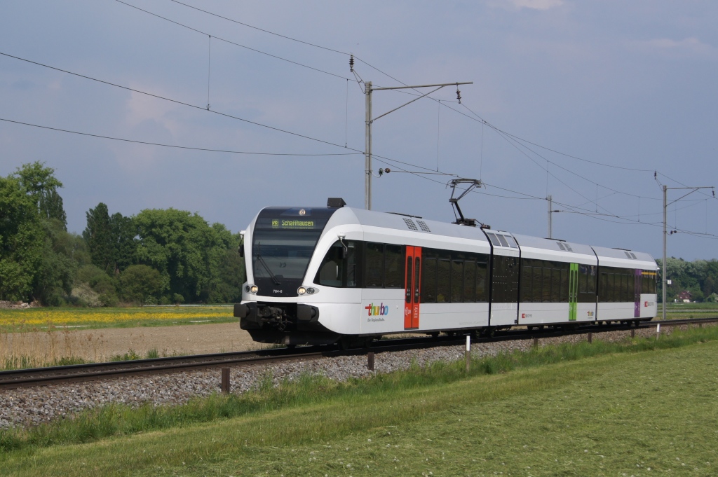 RABe 526 764-6 befindet sich am 1.5.11 bei Tgerwilen.