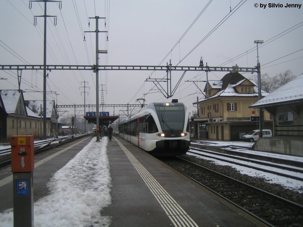 RABe 526 764-6 verlsst am 15.1.2010 Oberwinterthur mit einer leicht verpsteten S29 nach Stein am Rhein.