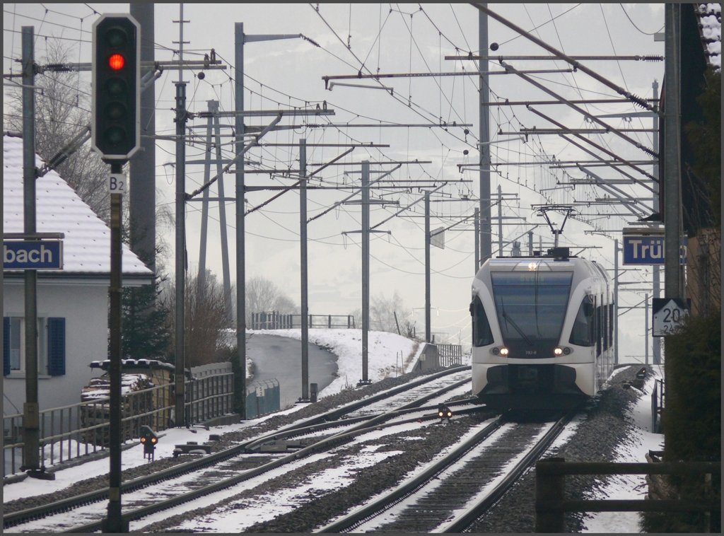 RABe 526 782-8 verkehrt als Regionalzug nach Buchs SG und erreicht soeben Trbbach ein paar Sekunden nachdem auf dem linken Gleis der 
RJ169 in gleicher Richtung durchgerauscht ist. (21.01.2010)