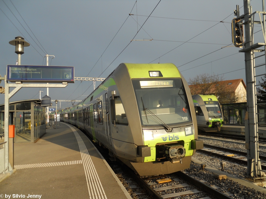 RABe 535 119-2 am 20.1.2011 in Kerzers als S5 nach Murten. Die S5 fhrt jeweils ab Bern in Doppeltraktion nach Kerzers, wo der Zug getrennt wird, die andere Einheit fhrt dann weiter nach Neuenburg.