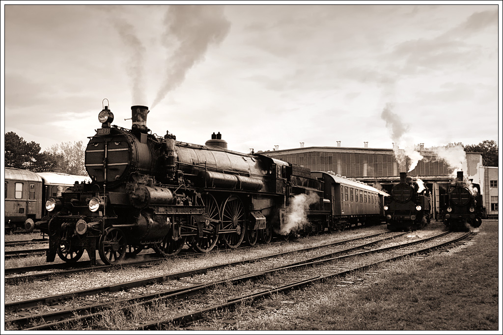 Rad der Zeit zurck gedreht. 310.23, 629.01 und 30.33 - Strasshof am 22.9.2012. 
