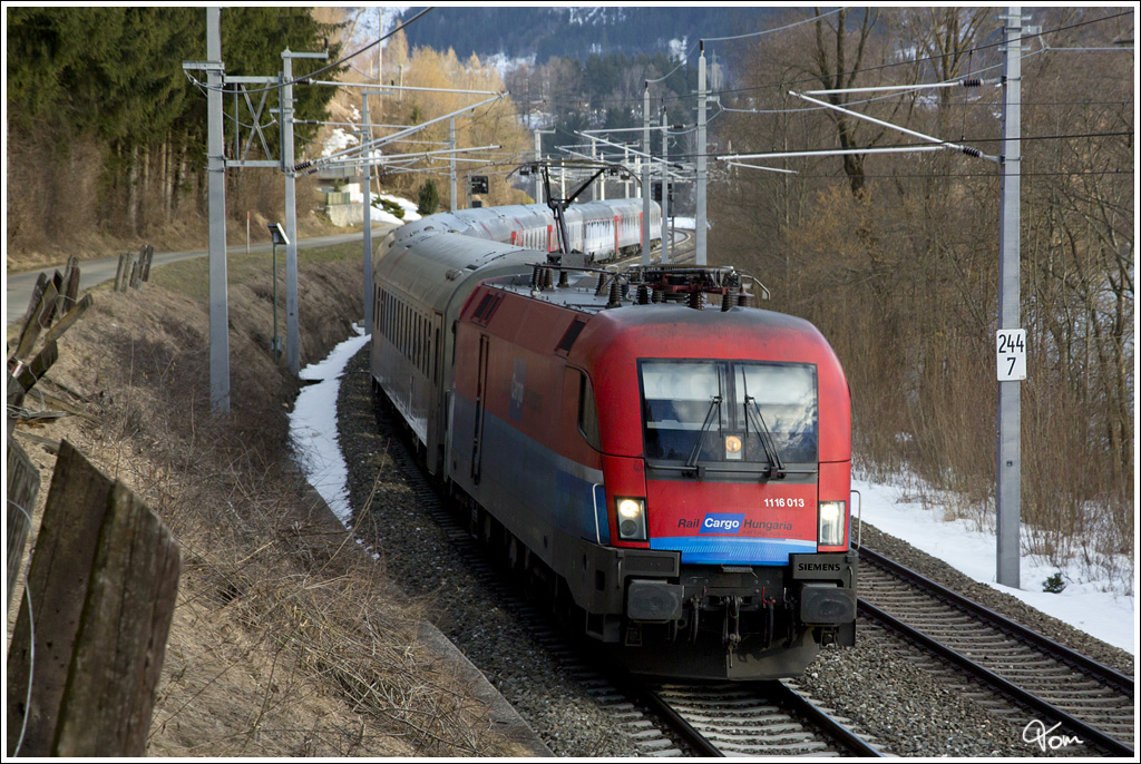 Rail Cargo Hungaria 1116 013 f�hrt mit dem Russenzug 13017 (Moskau - Nizza) durch das Murtal. 
Thalheim 8.8.2013