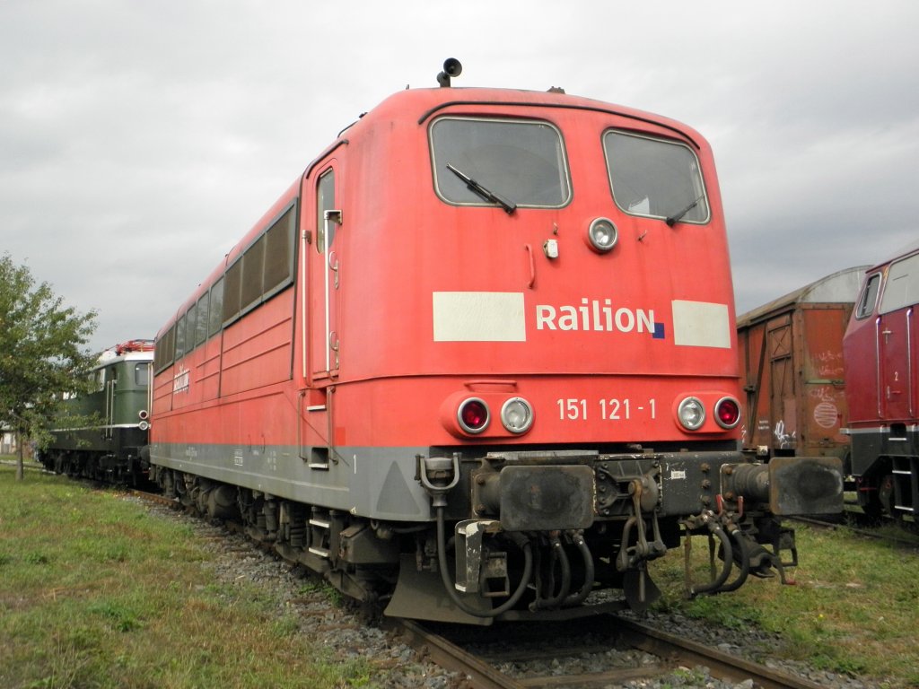 Railion 151 121-1 in Koblenz Ltzel am 17.9.2011