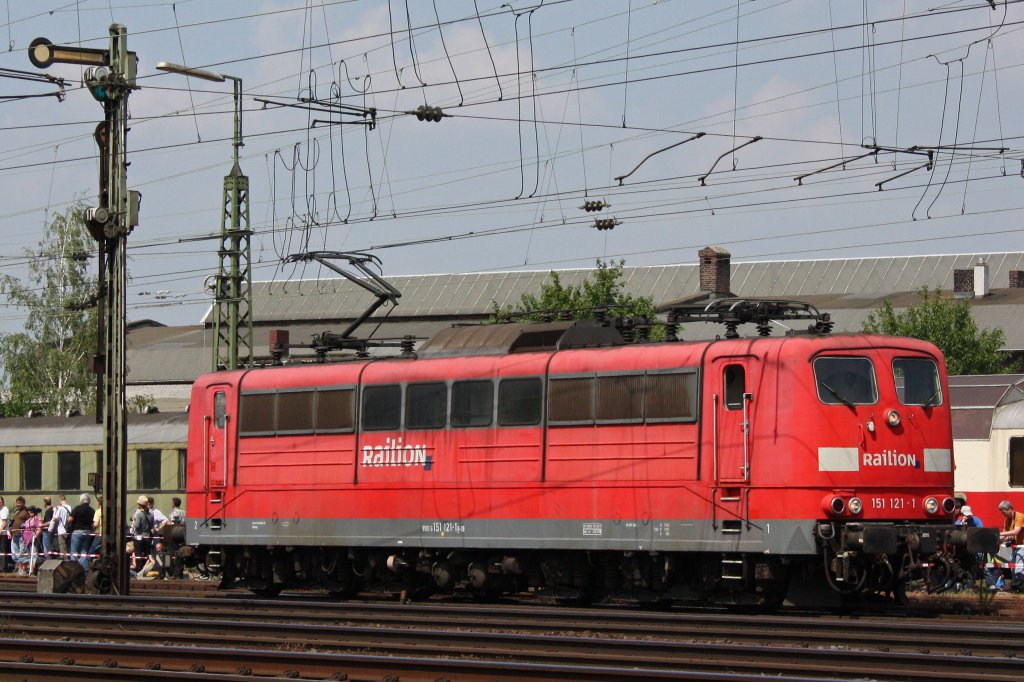 Railion 151 121 am 21.5.11 bei der Lokparade in Koblenz-L�tzel.