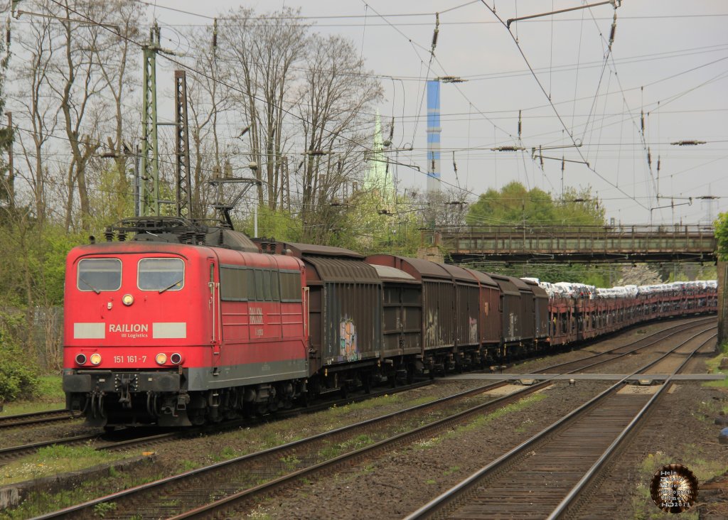 Railion 151 161-7 mit G�terzug in Essen Dellwig, Mai 2013.
