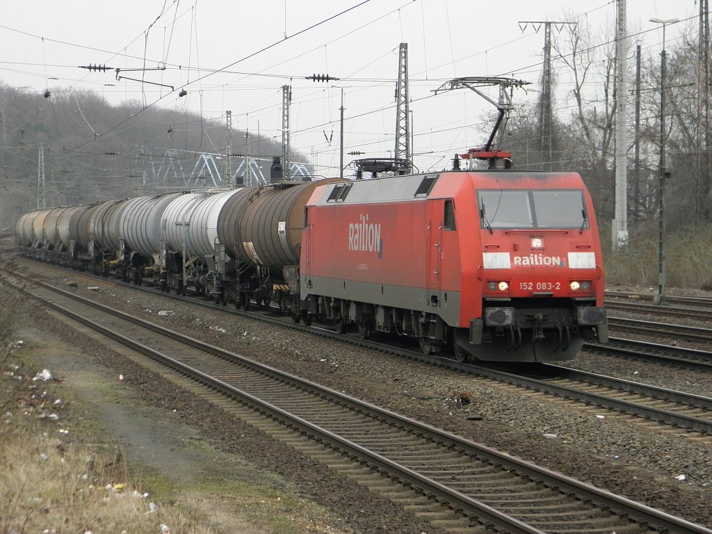Railion 152 083-2 mit einem Kesselzug durcj Kln West am 19.2.2011. Gru an den Tf!!