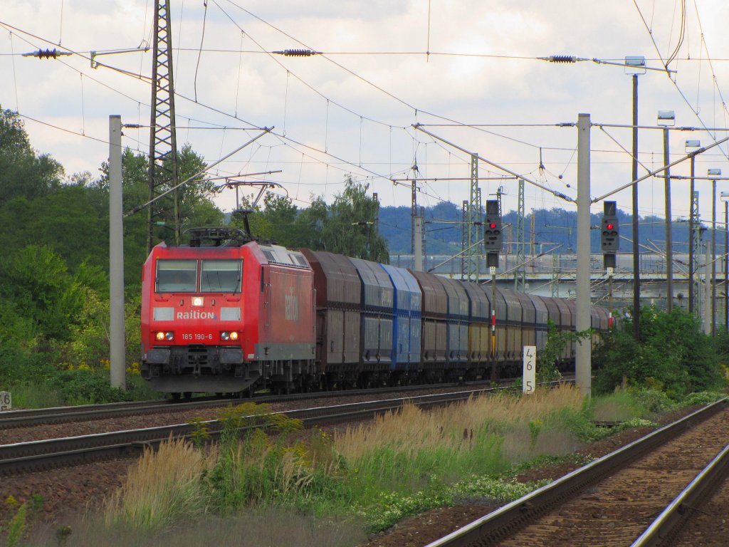 Railion 185 190-6 (185 190-6 D-DB) mit PKP-Kohle Fals-Wagen Richtung Groheringen, bei der Durchfahrt in Naumburg (S); 06.09.2010