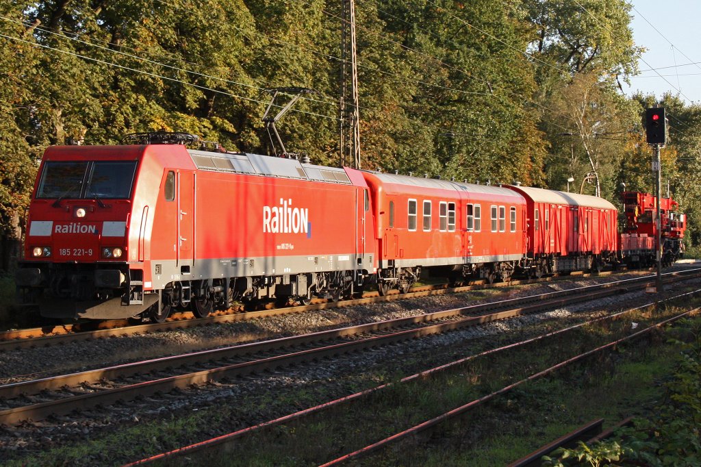 Railion 185 221-9 mit DB Notfallzug am 4.10.10 in Ratingen-Lintorf