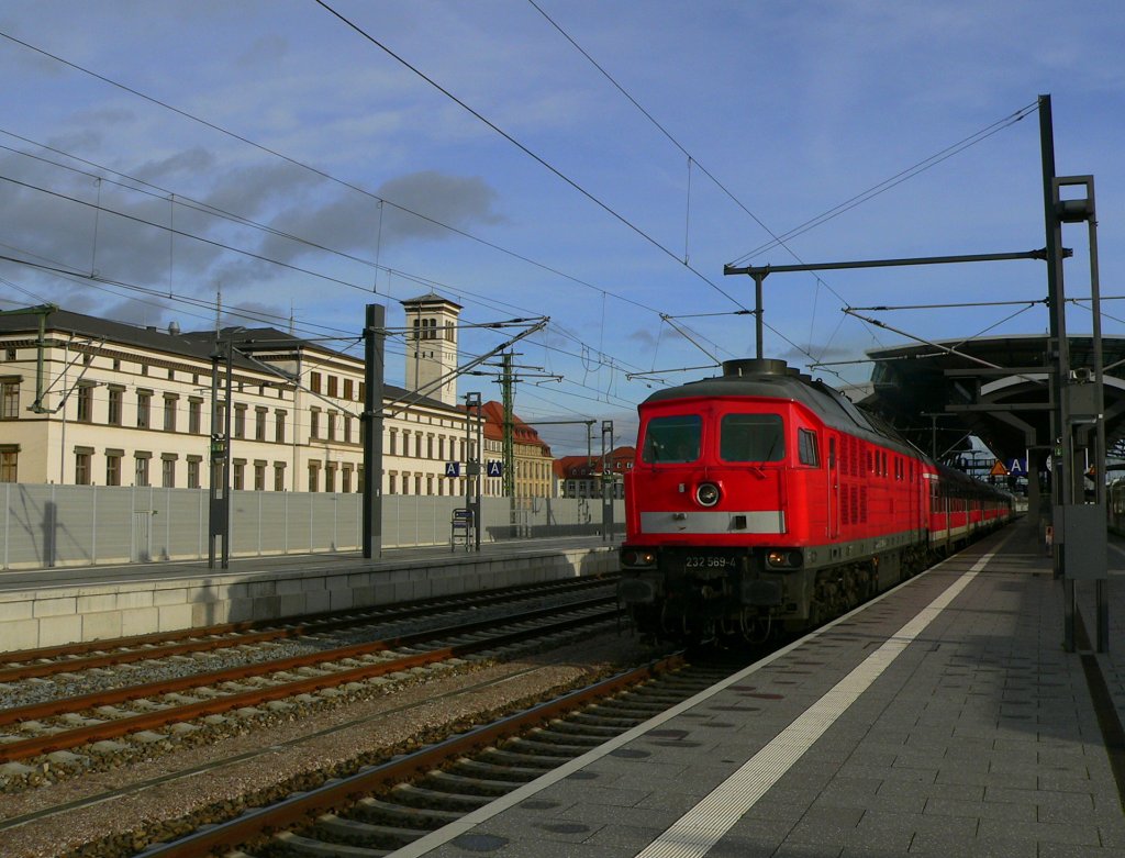 Railion 232 569-4 mit dem RE 3359 nach Schweinfurt Hbf, bei der Ausfahrt in Erfurt Hbf; 28.11.2009 