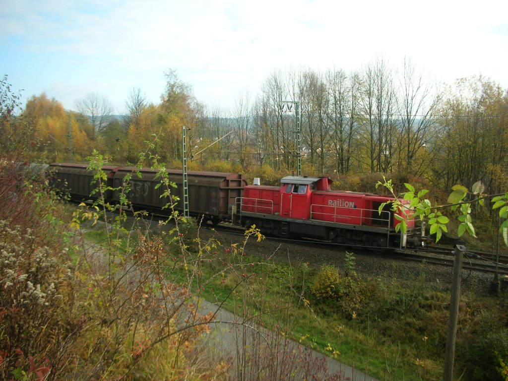Railion 294-547 zieht Gterzug aus dem bahnhof Altenbeken in Richtung Viadukt am 30.10.09