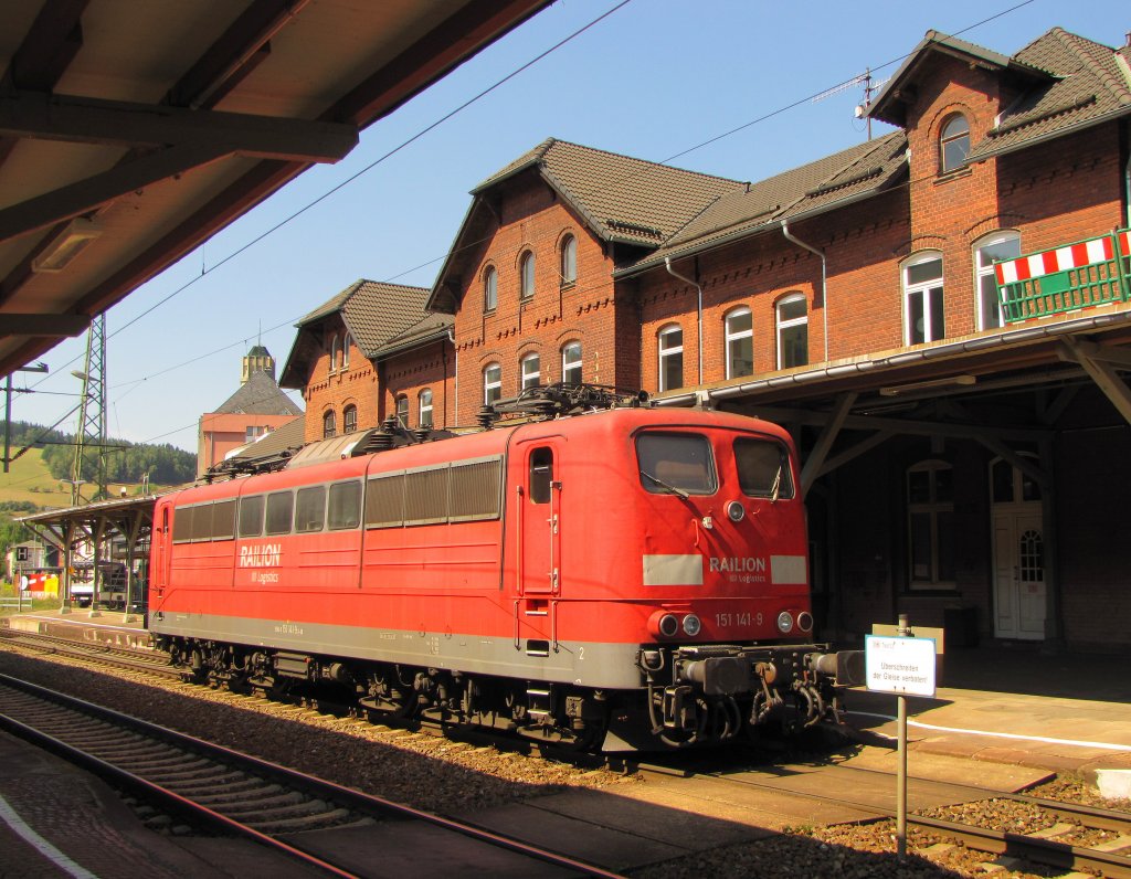 RAILION DB Logistics 151 141-9 stand am 15.08.2012 auerplanmig auf Gleis 1 in Probstzella abgestellt.