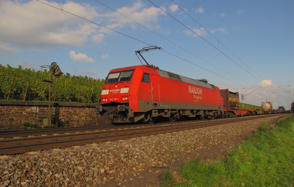 RAILION DB Logistics 152 106-1 (152 106-1 D-DB) mit einem gemischten Gterzug Richtung Koblen, bei Erbach (Rheingau); 01.10.2010