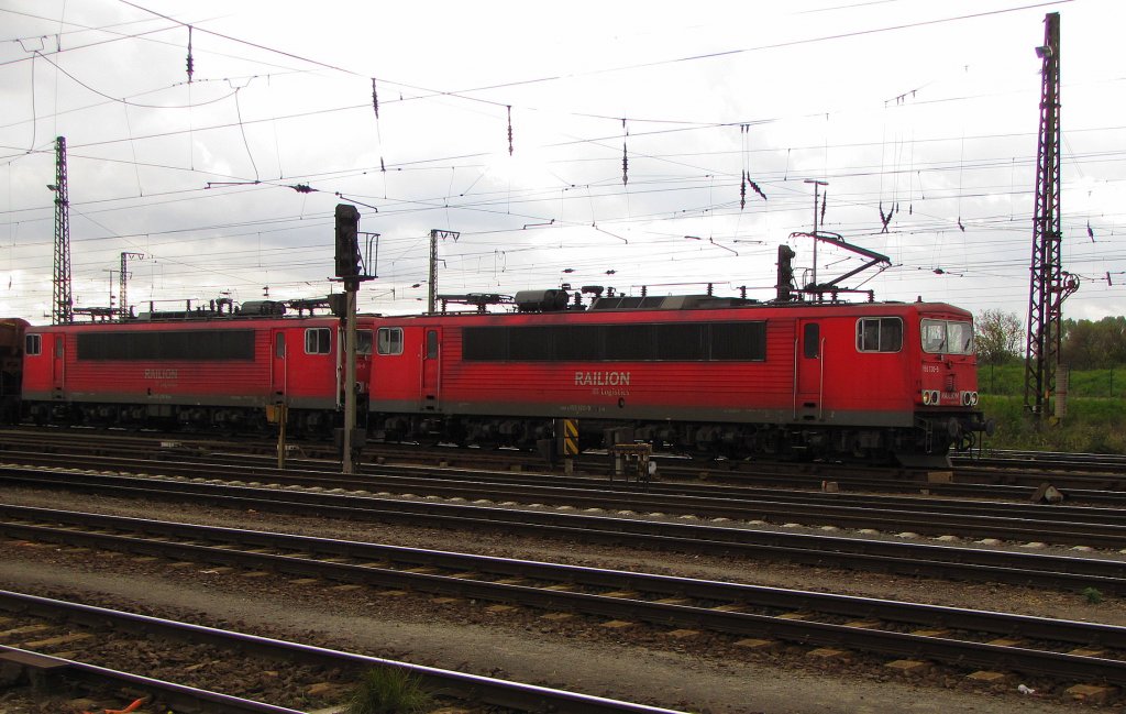 RAILION DB Logistics 155 120-9 (91 80 6155 120-9 D-DB) + 155 035-9 (91 80 6155 035-9 D-DB) in Grokorbetha Rbf; 25.10.2010