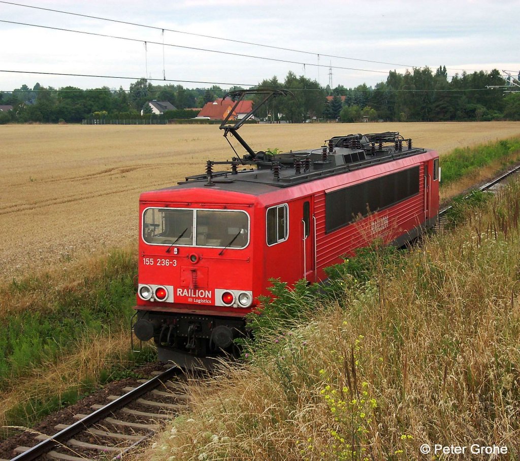 Railion DB Logistics 155 236-3 auf der Gterumfahrung Hbf. Halle Richtung Peien, fotografiert kurz vor Halle / Saale am 16.7.2008