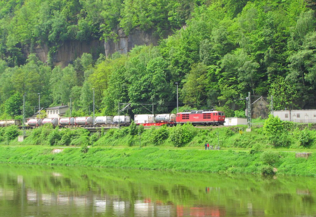 RAILION DB Logistics 180 xxx mit einem G�terzug Richtung Dresden, im Elbtal bei Bad Schandau; 25.05.2010