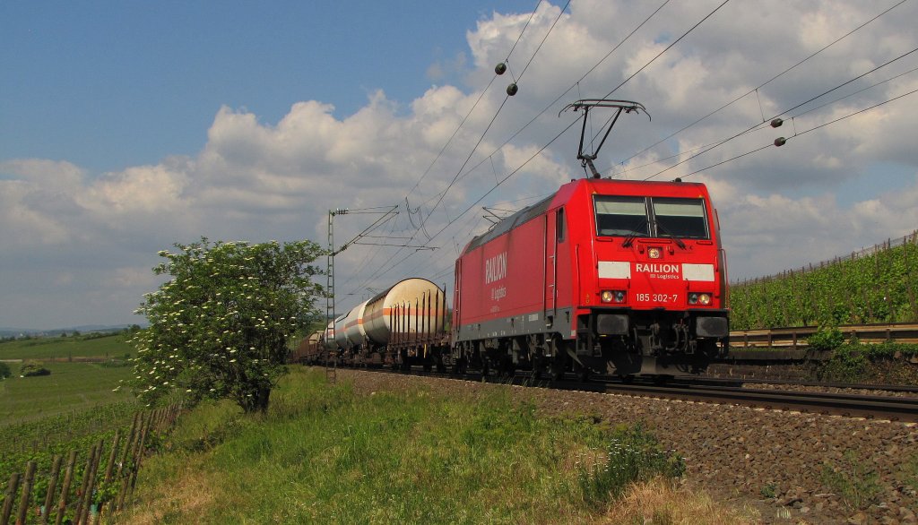 RAILION DB Logistics 185 302-7 mit dem FIR 51335 von Gremberg nach Kornwestheim Rbf, bei Erbach (Rheingau); 13.05.2011