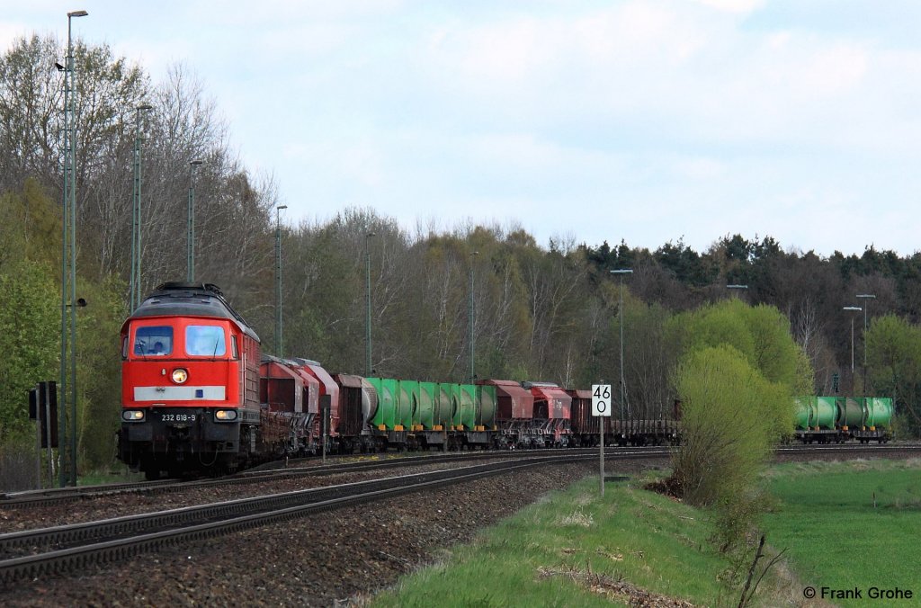 Railion DB Logistics 232 618-9 vor Gterzug Richtung Schwandorf, KBS 870 Nrnberg - Schwandorf, fotografiert bei Ausfahrt Irlaching am 25.04.2012 --> in Irlaching mndet die KBS 870 in die KBS 855 Hof - Regensburg