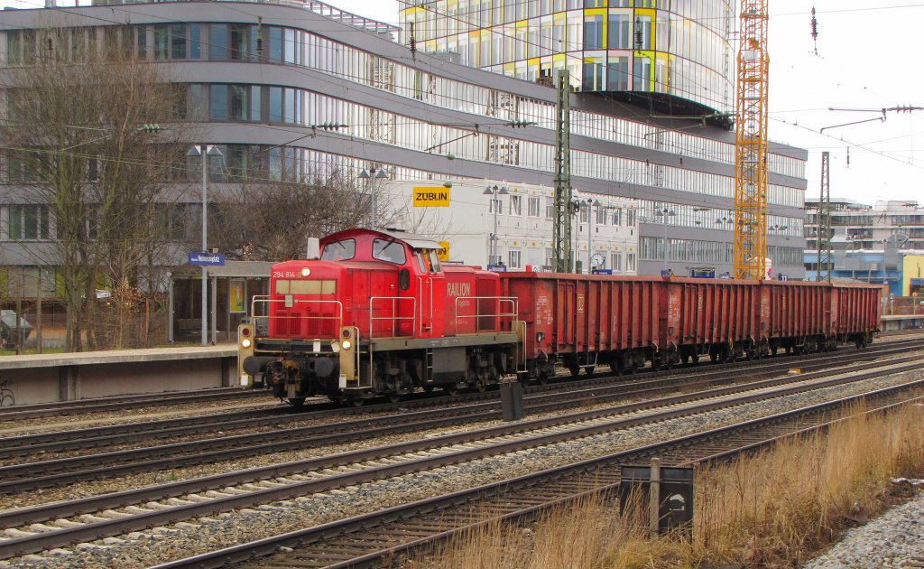 RAILION DB Logistics 294 814-9 mit einer bergabe in Mnchen-Heimeranplatz; 14.01.2011
