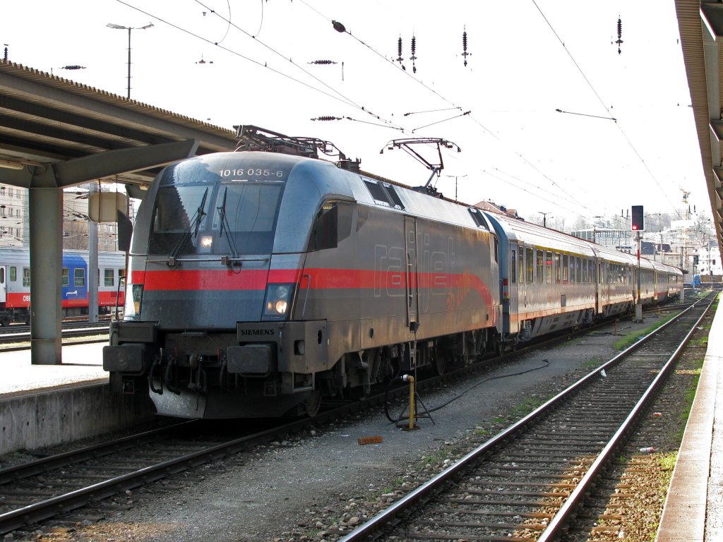 Railjet 1016 035-6 im Salzburger Hbf am 08.04.2009