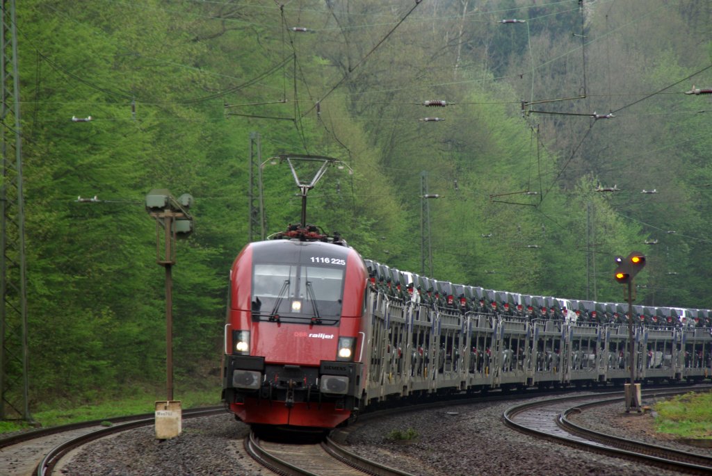 Railjet 11116 225 fhrt mit einem Autozug von Bebra in Richtung Sontra am 1. Mai 2010