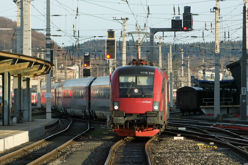 Railjet 1116 232 bei der Einfahrt in Salzburg 16.1.2011