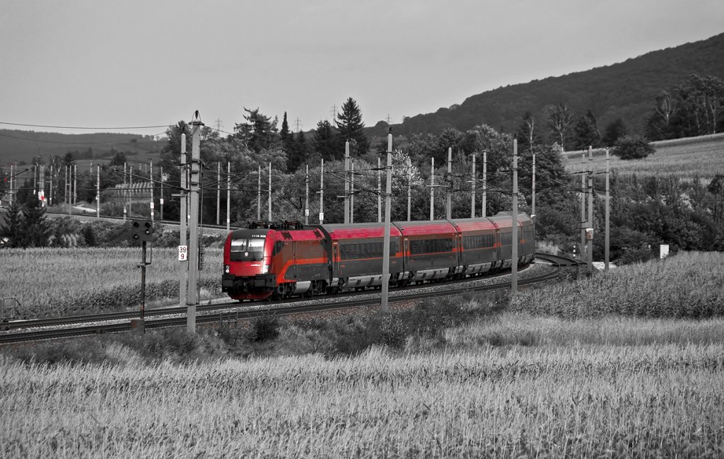 Railjet 64 ist von Budapest keleti pu. nach Mnchen Hbf. unterwegs. Die Aufnahme entstand am 13.09.2010 zwischen Neulengbach und Ollersbach.