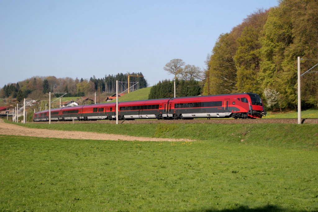 Railjet Bregenz - Wien in der Axdorfer Kurve aufgenommen am 17.04.2011