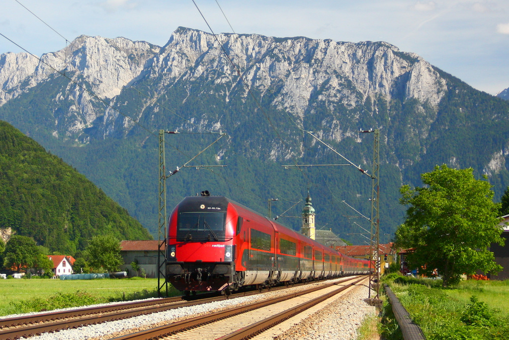 Railjet von Innsbruck nach Salzburg / Wien bei Oberaudorf - 29.05.2011