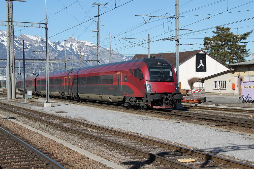 Railjet nach Zrich bei der Ausfahrt in Buchs/SG. 29.02.12