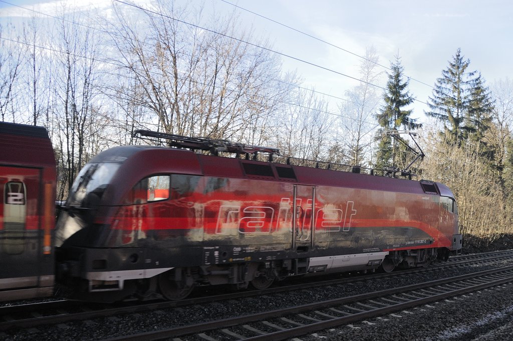 Railjet-S-Bahn im Spiegel des Lacks... (so gesehen in Gronsdorf am 3.12.2009).