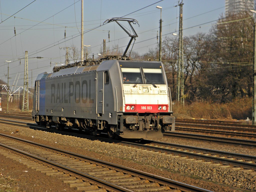 Railpool 186 103 fhrt solo durch Kln West am 29.1.2011