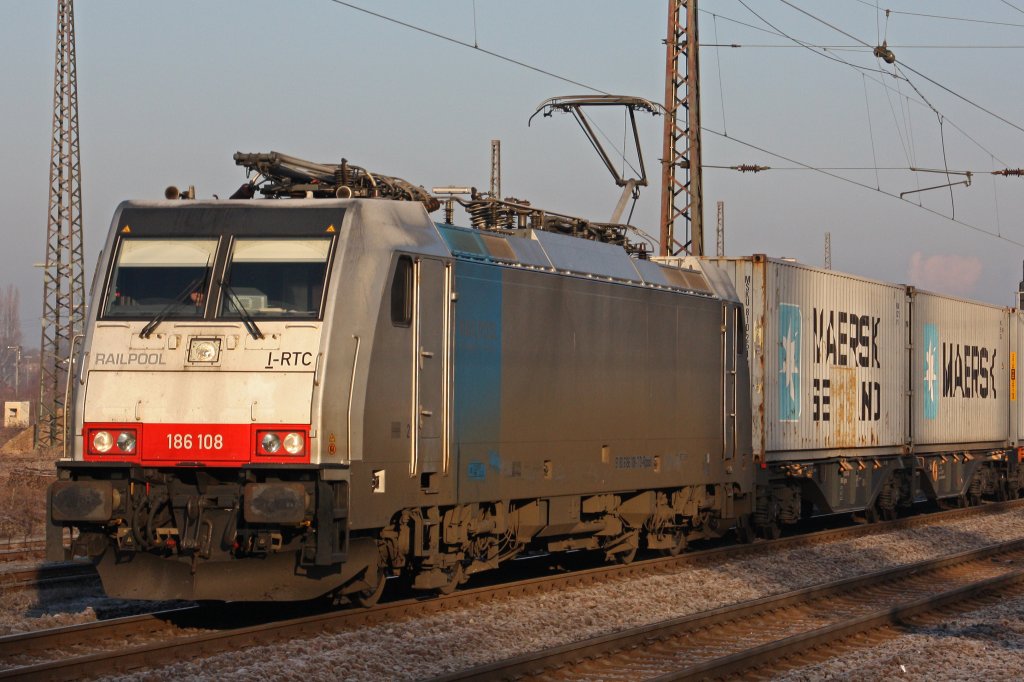 Railpool 186 108 (i.E. fr RTB) am 29.1.11 bei der Durchfahrt durch DUisburg-Bissingheim