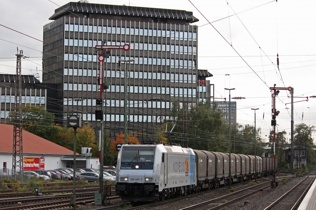 Railpool/Novelis 185 697  Jolina  zog am 16.10.12 den umleiteten Nievenheimer durch D�sseldorf-Rath.