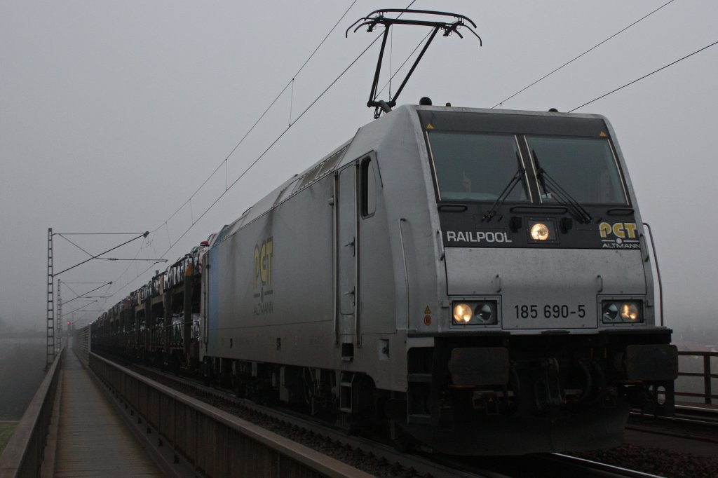 Railpool/PCT 185 690 am 19.11.12 in Regensburg-Prfening.