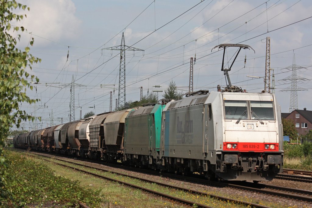 Railpool/RTB Cargo 185 639 zog am 15.9.12 die LTE 185 608 und einen Getreidezug durch Ratingen-Lintorf.