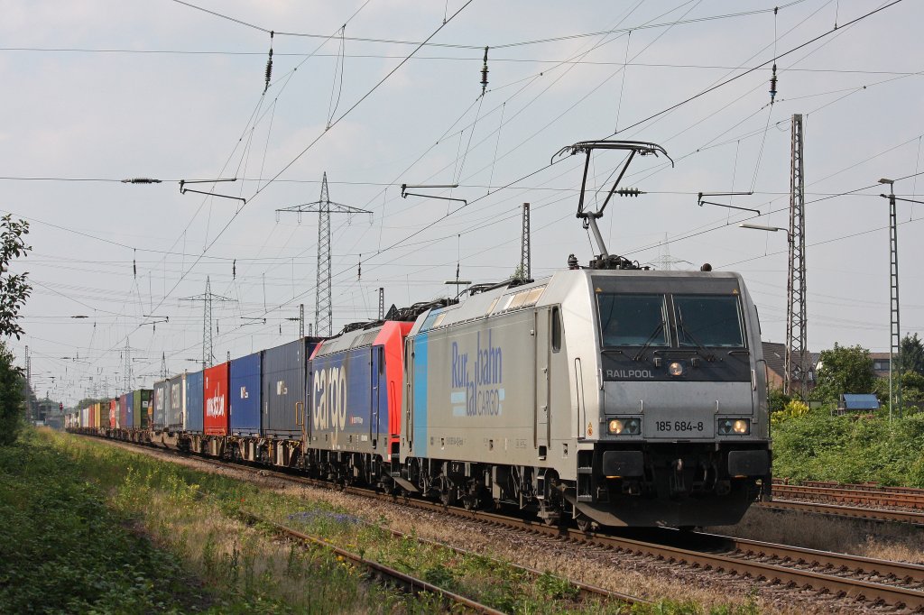 Railpool/RTB Cargo 185 684 mit SBB Cargo/RTB Cargo 482 035 und einem Containerzug in Ratingen-Lintorf am 26.6.12.