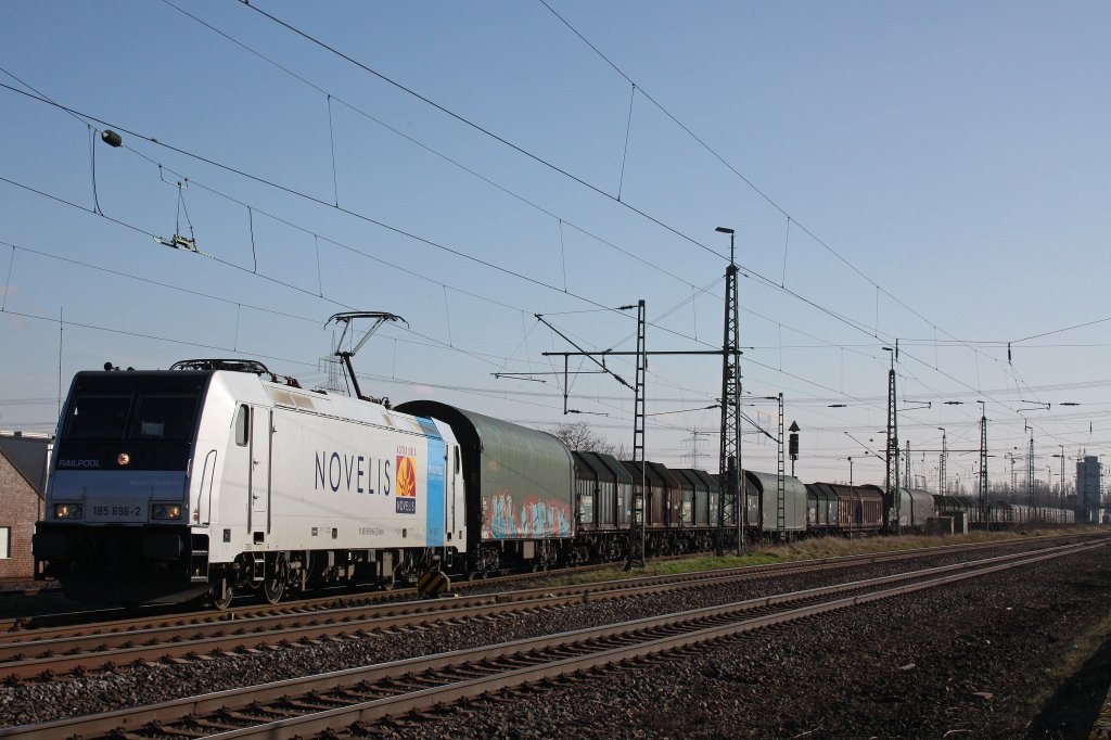 Railpool/Transpetrol 185 696 verlsst am 10.2.13 mit dem Nievenheimer den Gbf Nievenheim.Gru an den Tf!