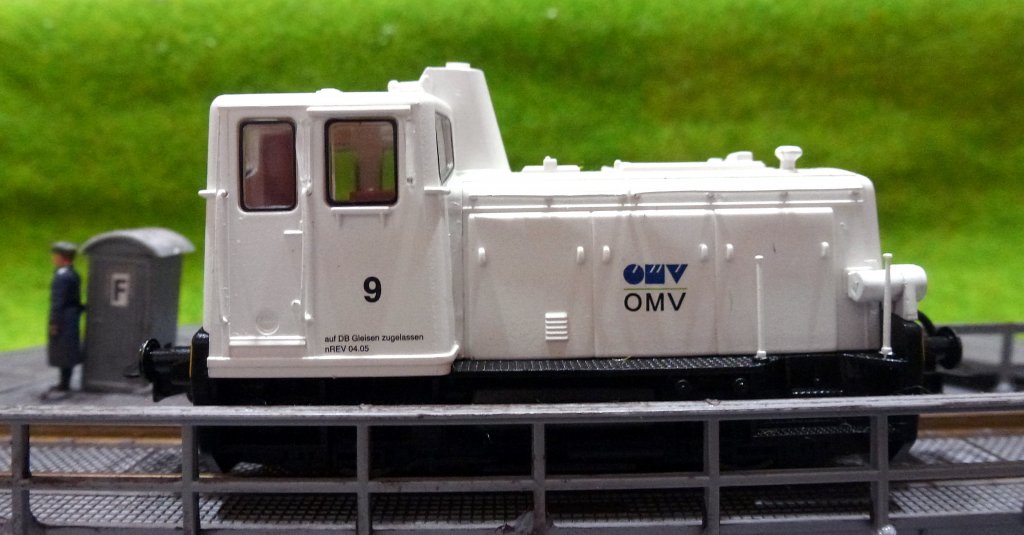 Rangier Diesellok Nr. 9 der OMV auf der Drehscheibe. Foto 02.08.13