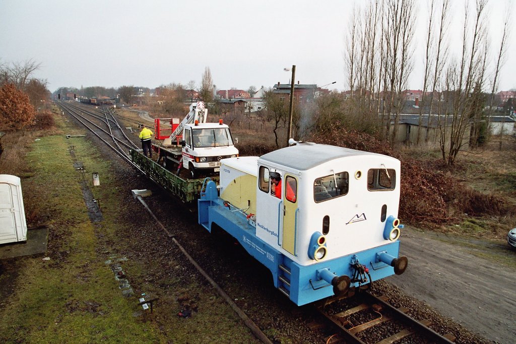 Rangierarbeiten im Bahnhof von Hagenow Stadt im Jahre 2004 mit der V 22 750 der ehemaligen Mecklenburgbahn (OLA)