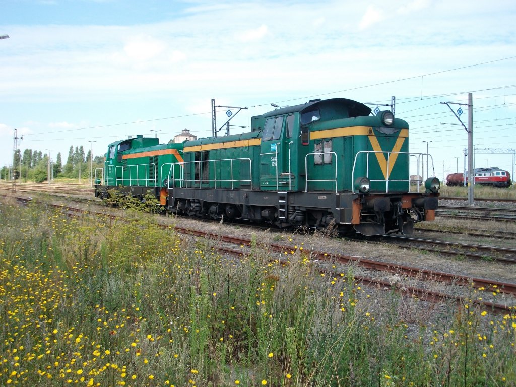 Rangierdienst hatten SM42-2318 und SM42-2475 hinten,am 31.Juli 2010,in Szczecin Gumience.