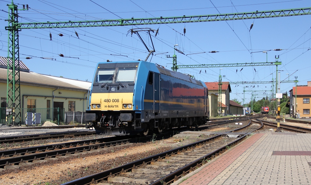 Rangierfahrt und Bereitstellung der 480 008 im Gleisvorfeld des Bahnhofs Sopron. Aufgenommen am 15.05.2013.