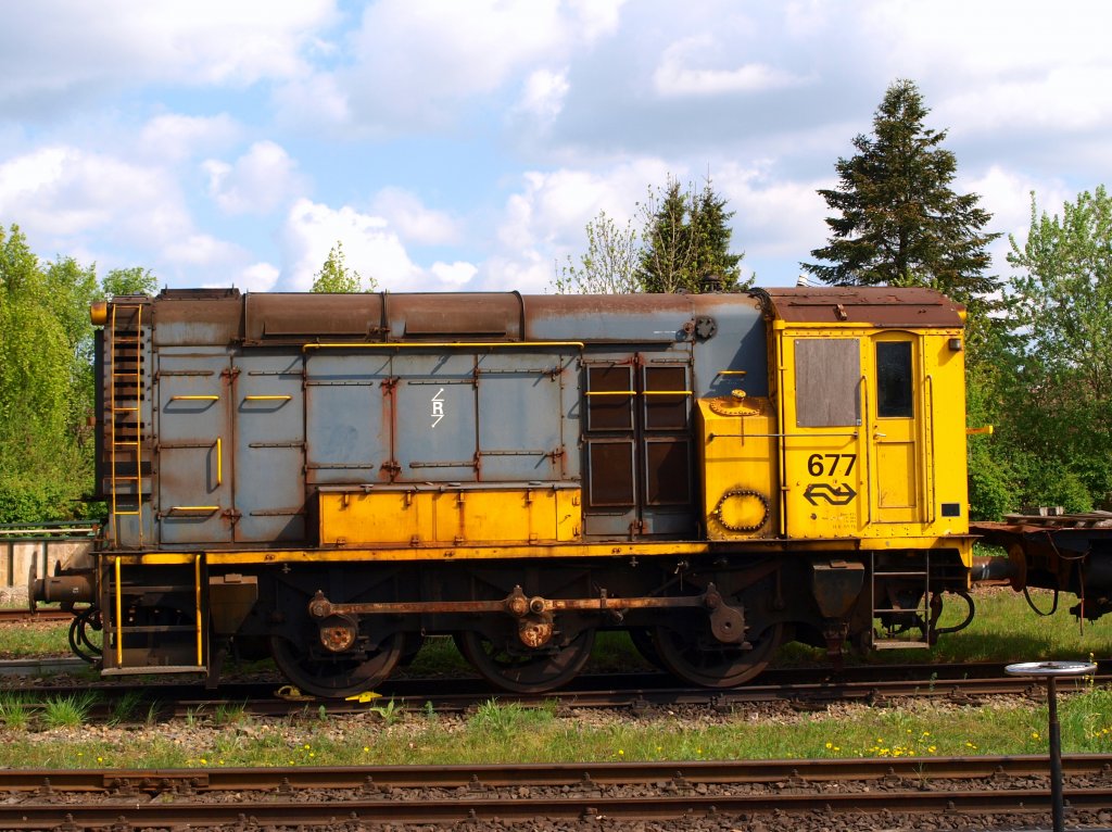 Rangierlok 677 der Sdlimburgischen Dampfeisenbahngesellschaft (ZLSM) im Bw Simpelveld. 